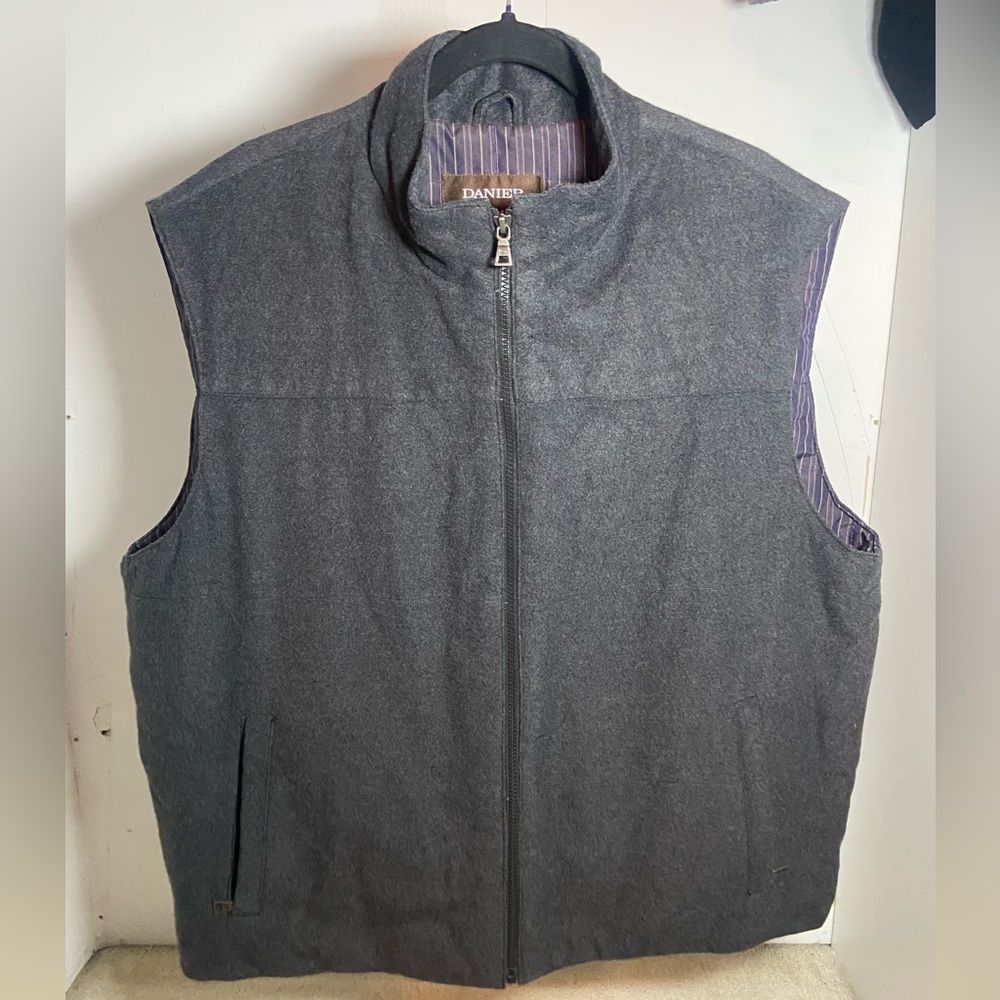 Danier Grey Thinsulate Insulated Vest Full Zip Mock Neck Men’s XL TG